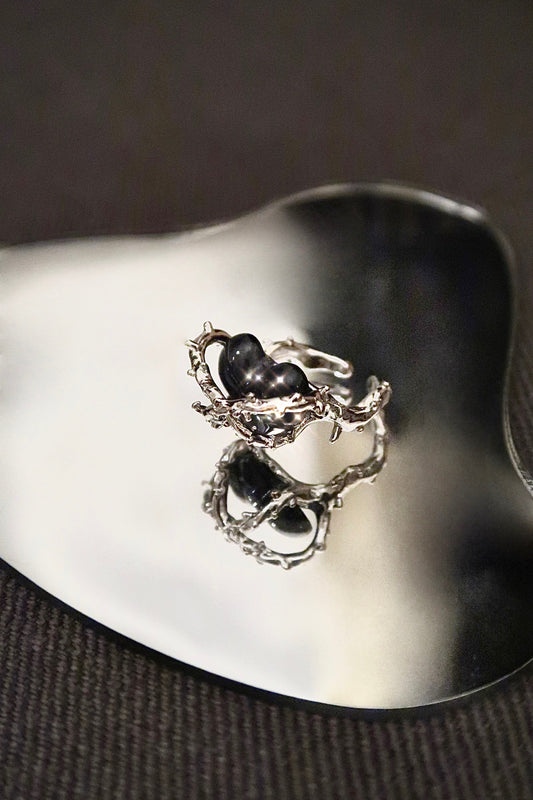 Thorn Heart Ring Black